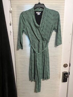 Liz Claiborne Green and Black Patterned Wrap Midi Dress